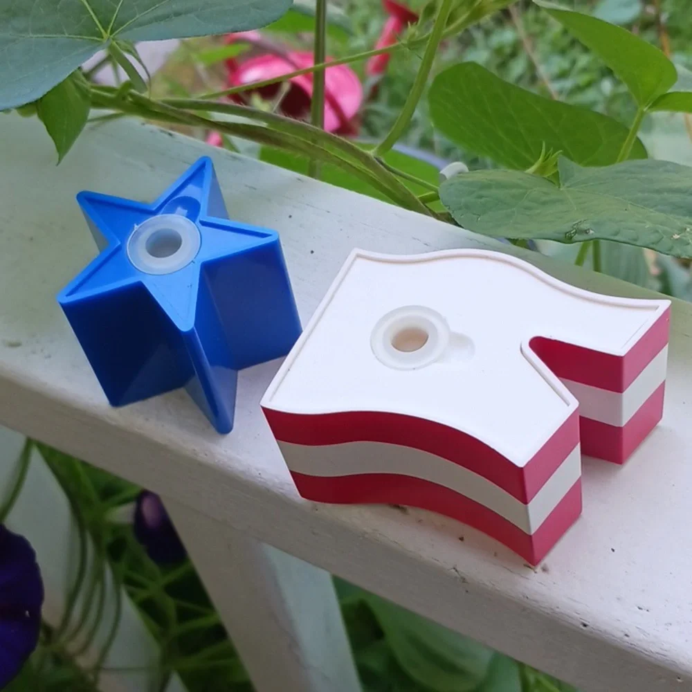 VINTAGE IN BOX Star & American Flag Salt & Pepper 3D Shaker Set